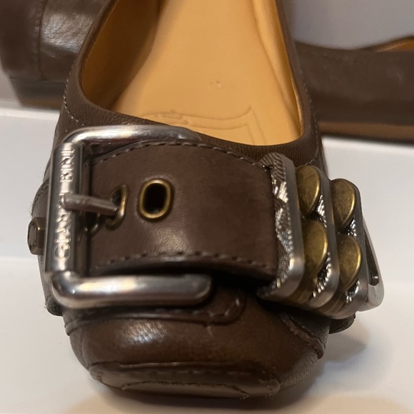 NWOT Gianni Bini Flats w/ Tons of Style!! - Picture 3 of 11